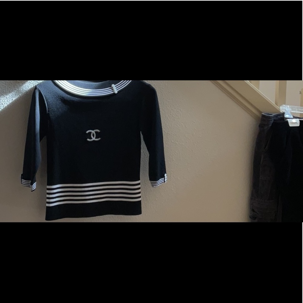 Classic CHANEL vintage ladies sweater. PTP 14in. - Picture 2 of 8